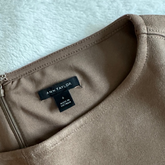 🍑 Ann Taylor Camel ‘Suede’ Dress 🍑 - Picture 4 of 13